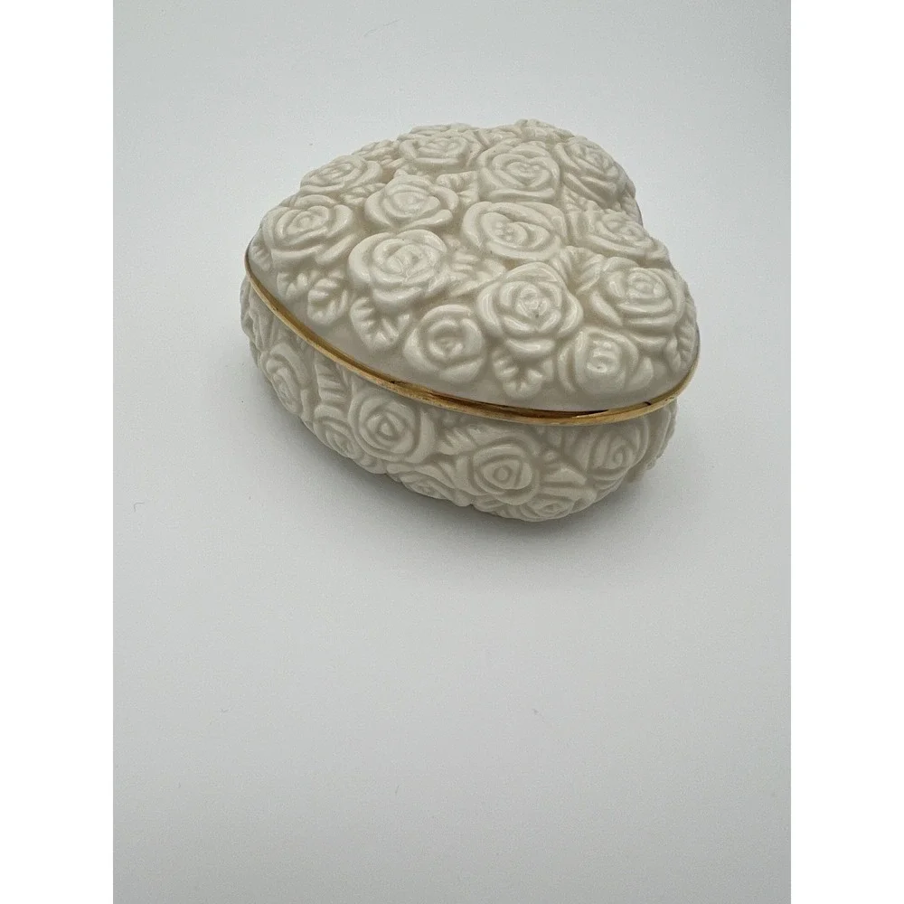LENOX ROSE JEWELRY TRINKET BOX HEART SHAPED CREAM GOLD TRIM LID PORCELAIN CLASSY